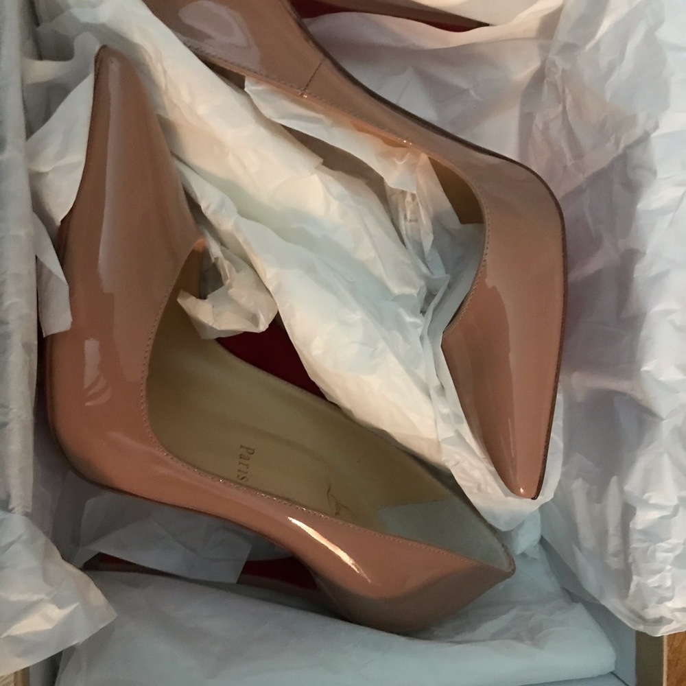 Christian Louboutin So Kate pump